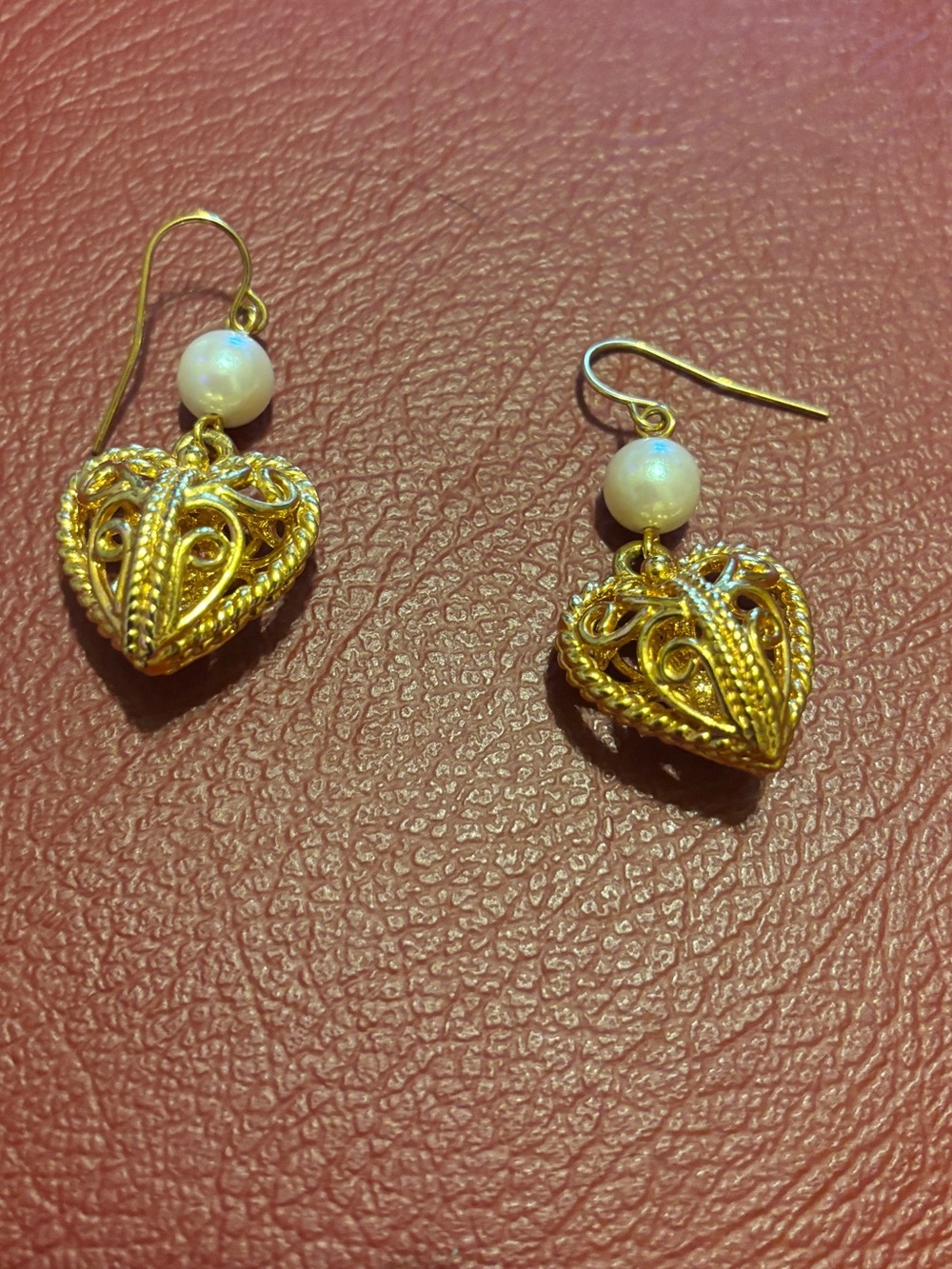 ✨Vintage Gold Filigree Heart and Pearl Drop Earrings